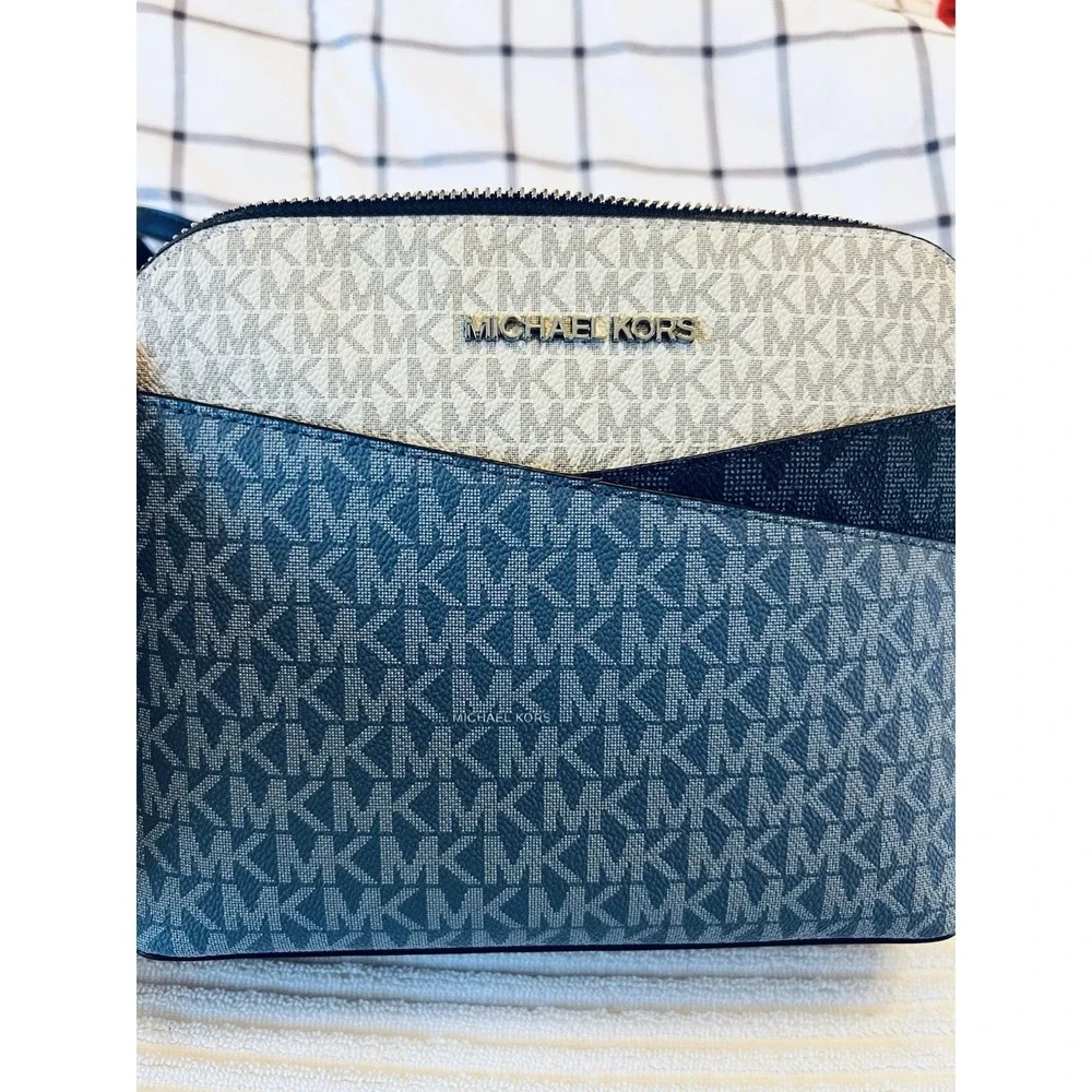 New Michael Kors Jet Set Travel MD Dome Crossbody Bag Signature Blue Multi NWT